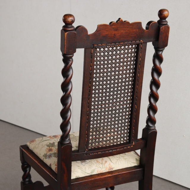 英国ヴィンテージのオーク材の籐製背もたれチェア