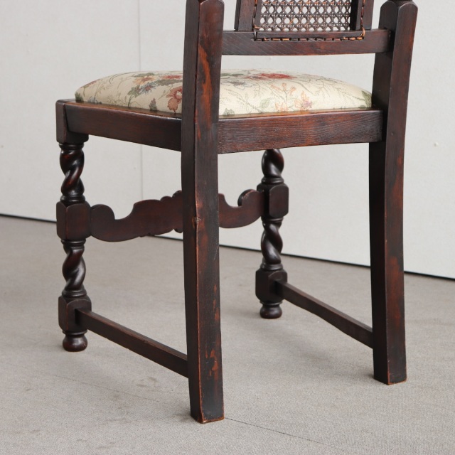 英国ヴィンテージのオーク材の籐製背もたれチェア