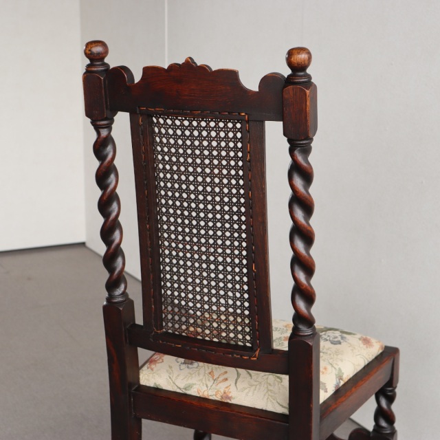 英国ヴィンテージのオーク材の籐製背もたれチェア