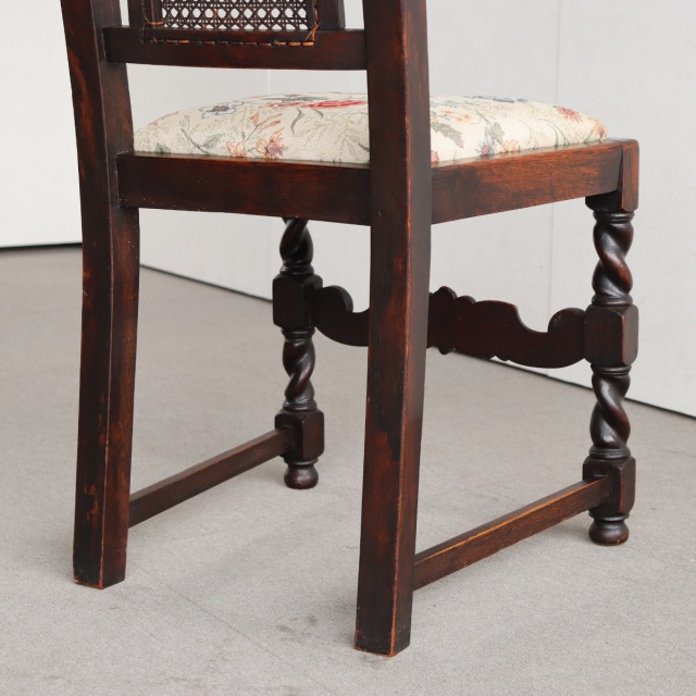 英国ヴィンテージのオーク材の籐製背もたれチェア