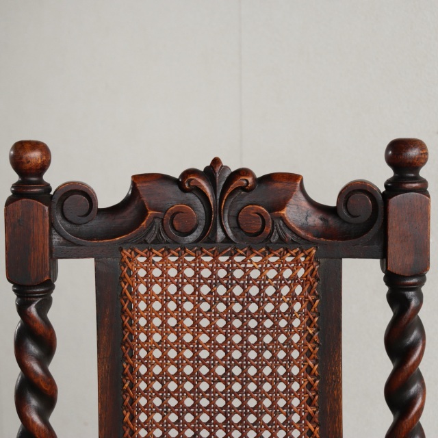 英国ヴィンテージのオーク材の籐製背もたれチェア