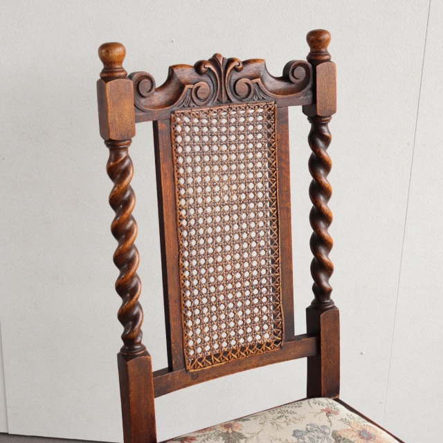 英国ヴィンテージのオーク材の籐製背もたれチェア