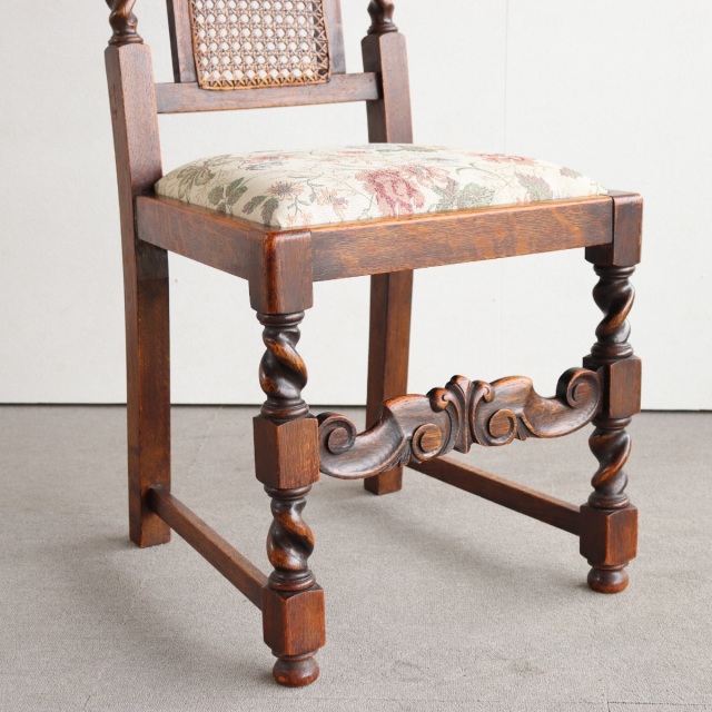 英国ヴィンテージのオーク材の籐製背もたれチェア