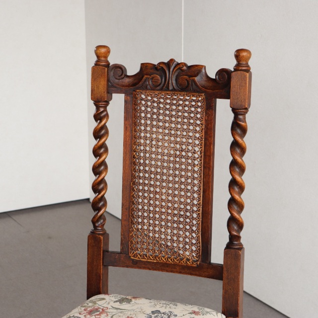 英国ヴィンテージのオーク材の籐製背もたれチェア