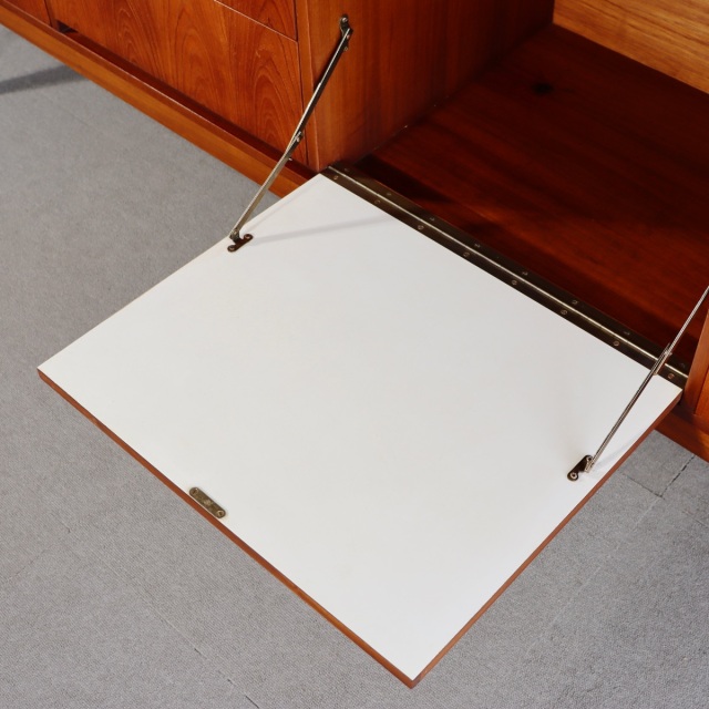 ネイサンNathanのサイドボード