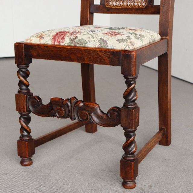 英国ヴィンテージのオーク材の籐製背もたれチェア