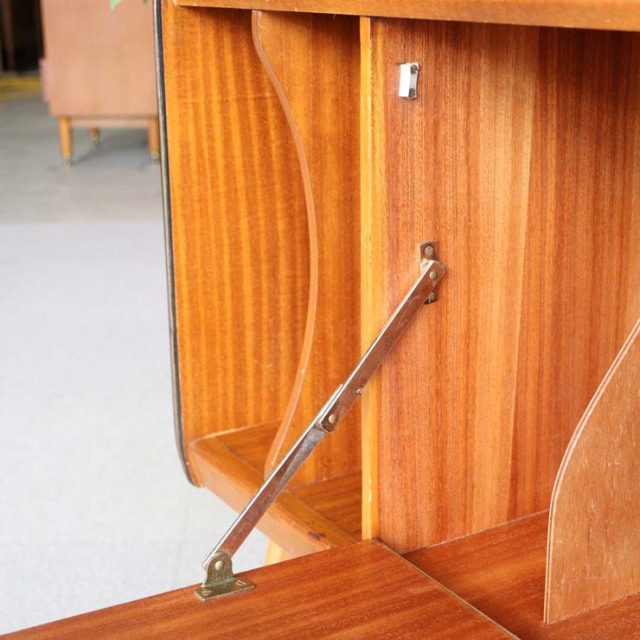 VT-VTウォーカー。 ヴィンテージレコードキャビネット