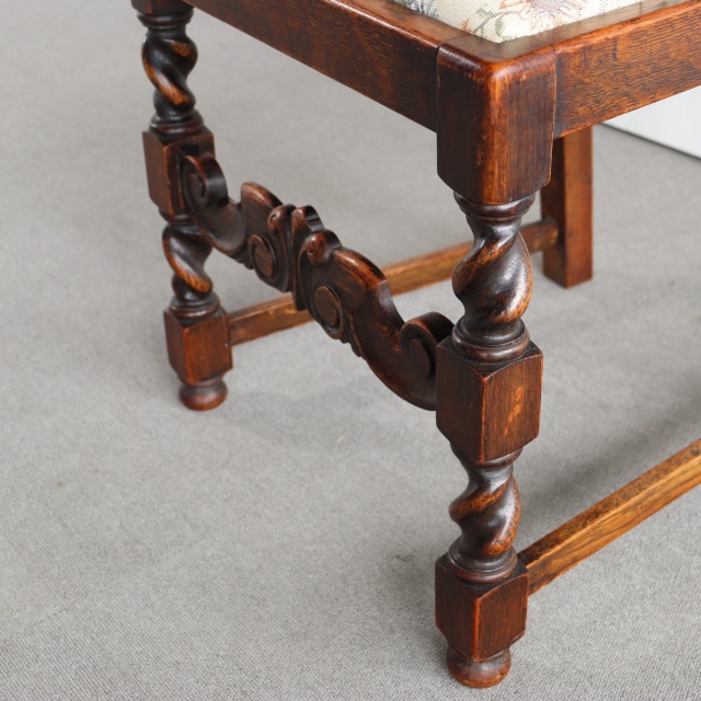 英国ヴィンテージのオーク材の籐製背もたれチェア