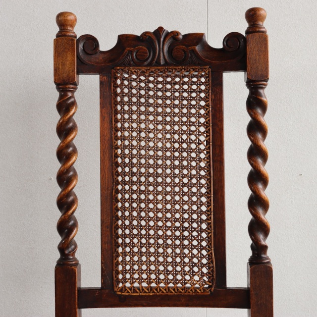 英国ヴィンテージのオーク材の籐製背もたれチェア