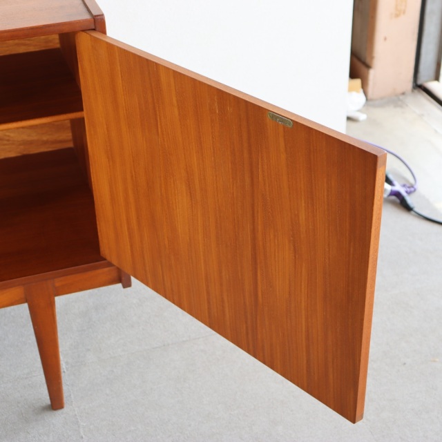 ネイサンNathanのサイドボード