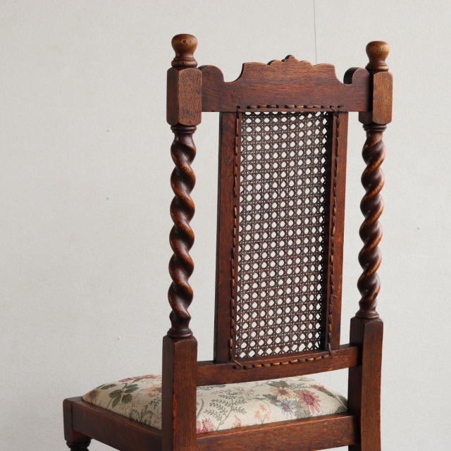 英国ヴィンテージのオーク材の籐製背もたれチェア