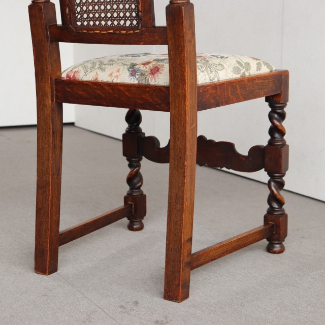 英国ヴィンテージのオーク材の籐製背もたれチェア