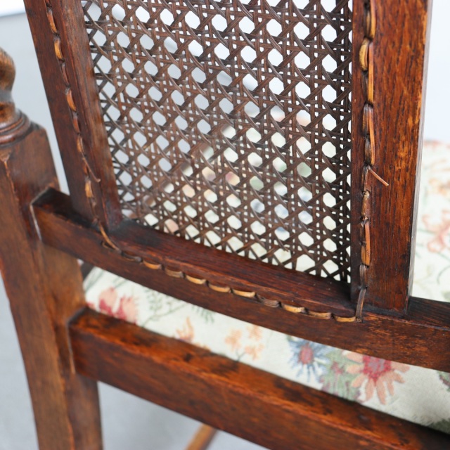 英国ヴィンテージのオーク材の籐製背もたれチェア