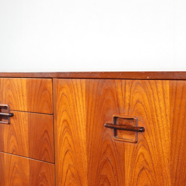 ネイサンNathanのサイドボード