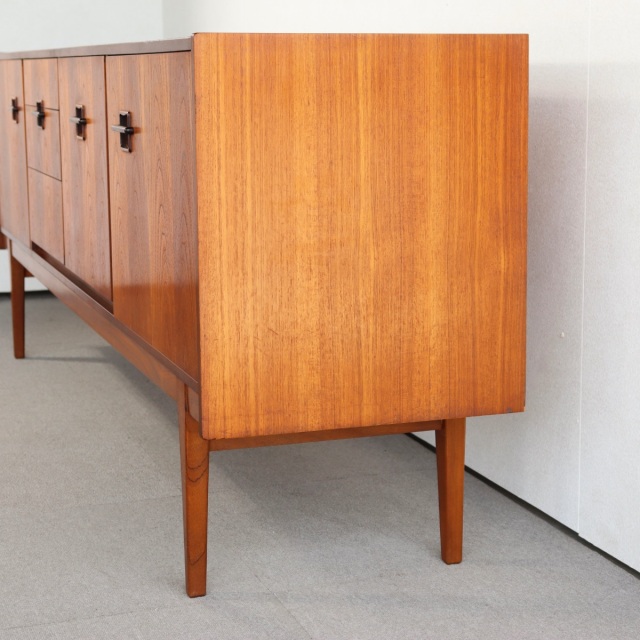 ネイサンNathanのサイドボード