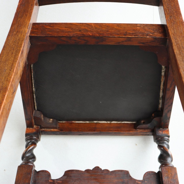 英国ヴィンテージのオーク材の籐製背もたれチェア