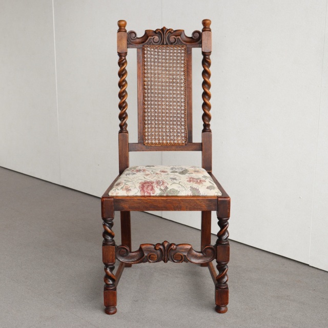 英国ヴィンテージのオーク材の籐製背もたれチェア