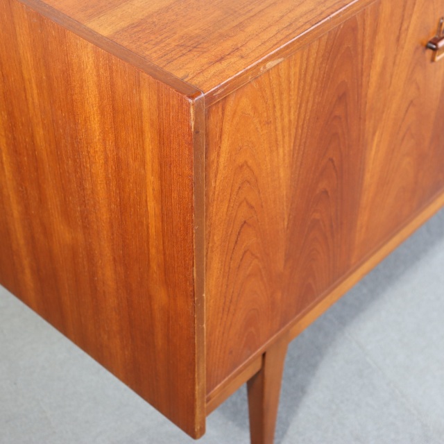 ネイサンNathanのサイドボード