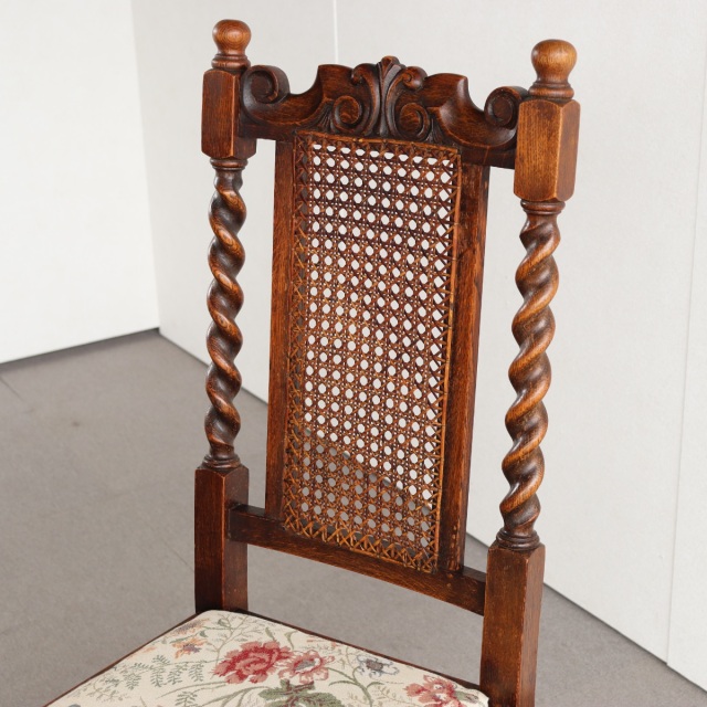 英国ヴィンテージのオーク材の籐製背もたれチェア