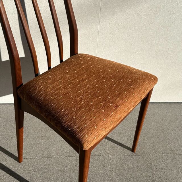 いす。 ヤンガーYOUNGERチーク材 ダイニングチェア