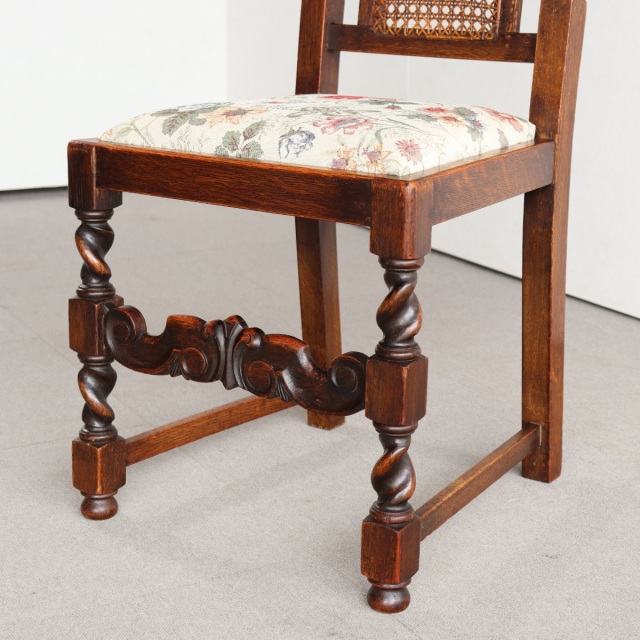 英国ヴィンテージのオーク材の籐製背もたれチェア