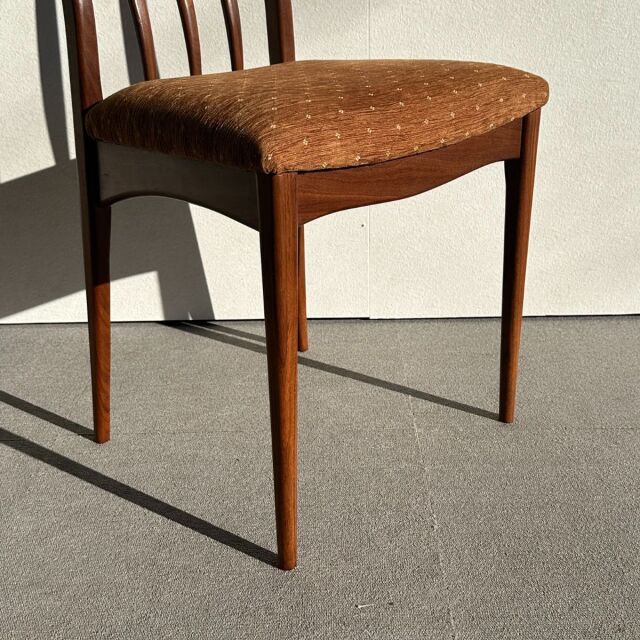 美品☆北欧ヴィンテージ／チーク材ダイニングチェア／張り替え済⑤ 在庫6脚 ヴィンテージ チーク材 ダイニングチェア 合皮 張替え済み