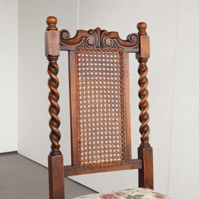 英国ヴィンテージのオーク材の籐製背もたれチェア