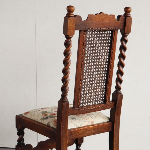英国ヴィンテージのオーク材の籐製背もたれチェア