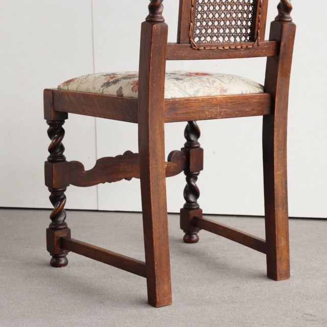 英国ヴィンテージのオーク材の籐製背もたれチェア