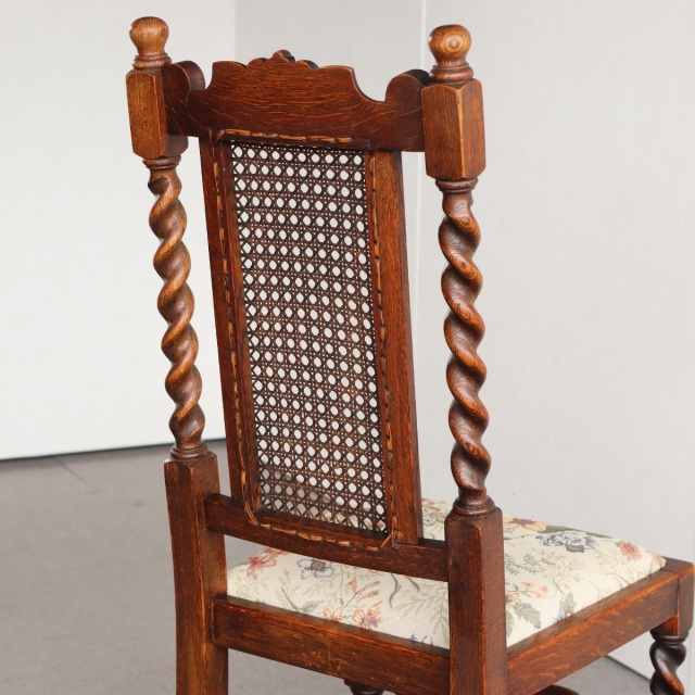 英国ヴィンテージのオーク材の籐製背もたれチェア