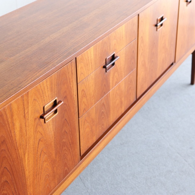 ネイサンNathanのサイドボード