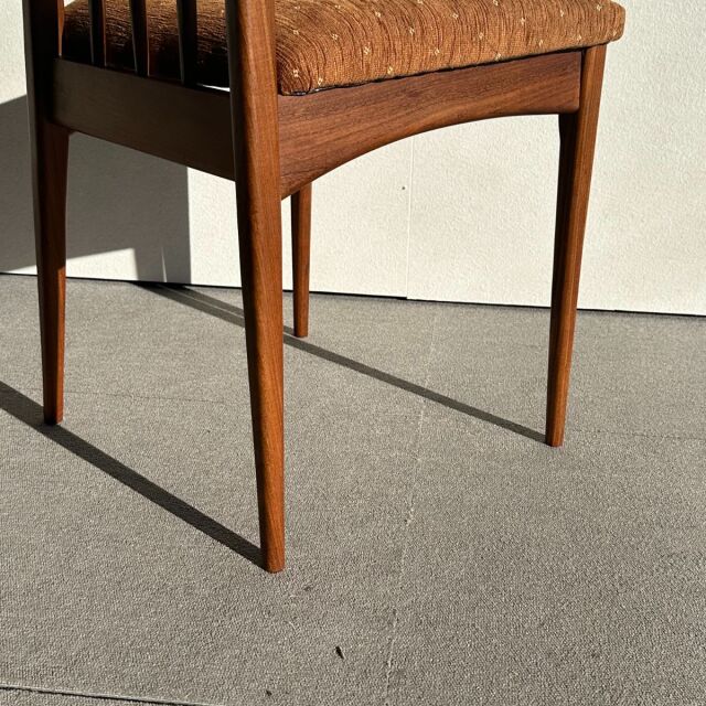 いす。 ヤンガーYOUNGERチーク材 ダイニングチェア