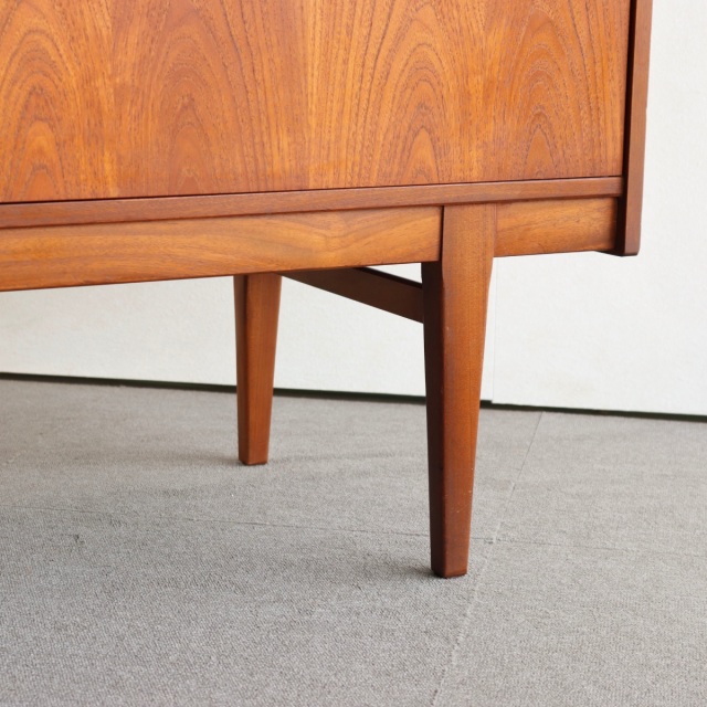 ネイサンNathanのサイドボード