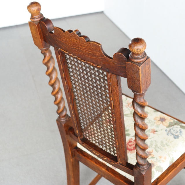 英国ヴィンテージのオーク材の籐製背もたれチェア