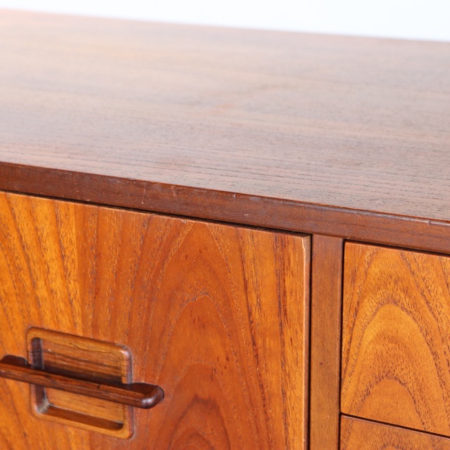 ネイサンNathanのサイドボード