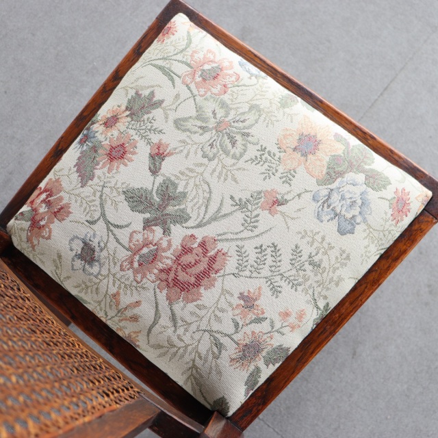 英国ヴィンテージのオーク材の籐製背もたれチェア