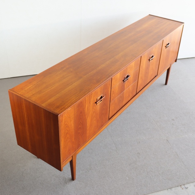 ネイサンNathanのサイドボード