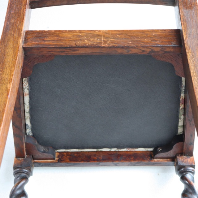 英国ヴィンテージのオーク材の籐製背もたれチェア