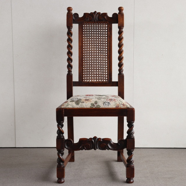 英国ヴィンテージのオーク材の籐製背もたれチェア