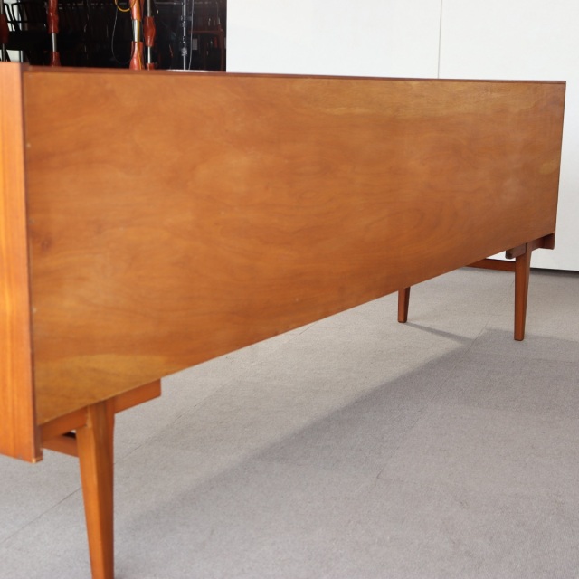 ネイサンNathanのサイドボード