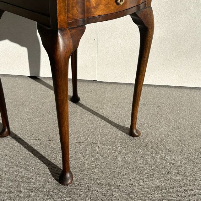 ヴィンテージのウォルナット材のコーヒーテーブル。収納付き。