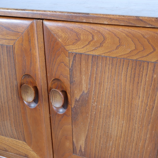 アーコールErcolのサイドボード