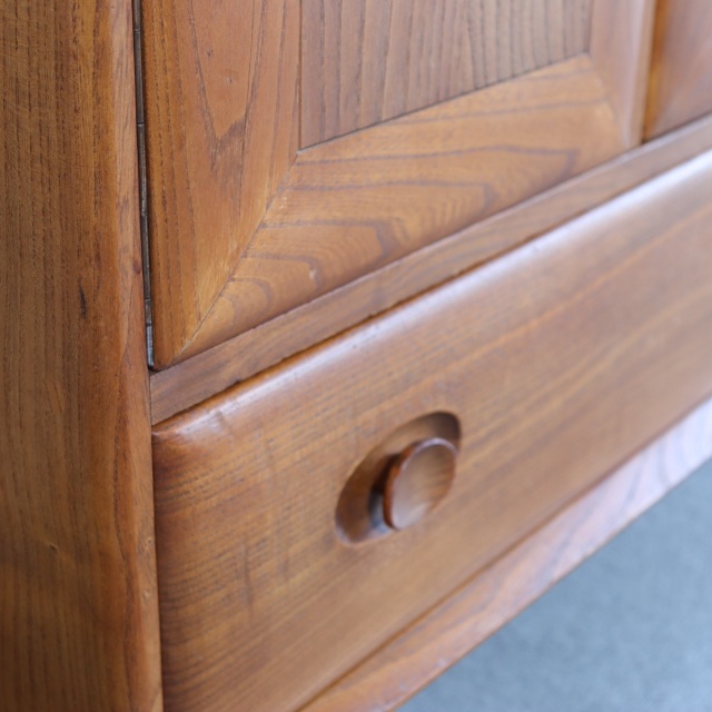 アーコールErcolのサイドボード