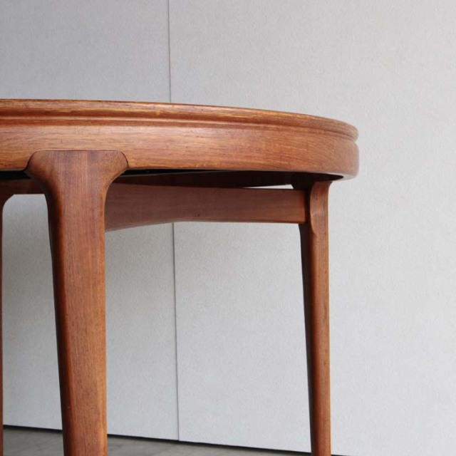 円形のダイニングテーブルで真ん中がエクステンションするタイプ、24060