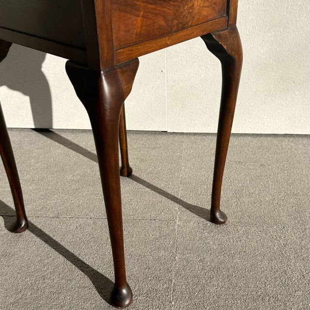 ヴィンテージのウォルナット材のコーヒーテーブル。収納付き。