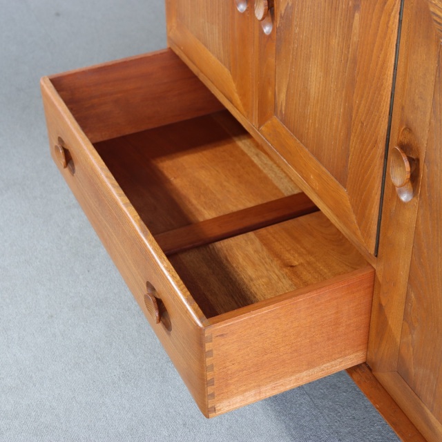 アーコールErcolのサイドボード