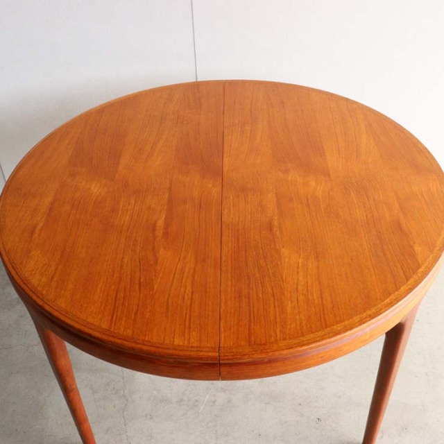 円形のダイニングテーブルで真ん中がエクステンションするタイプ、24060