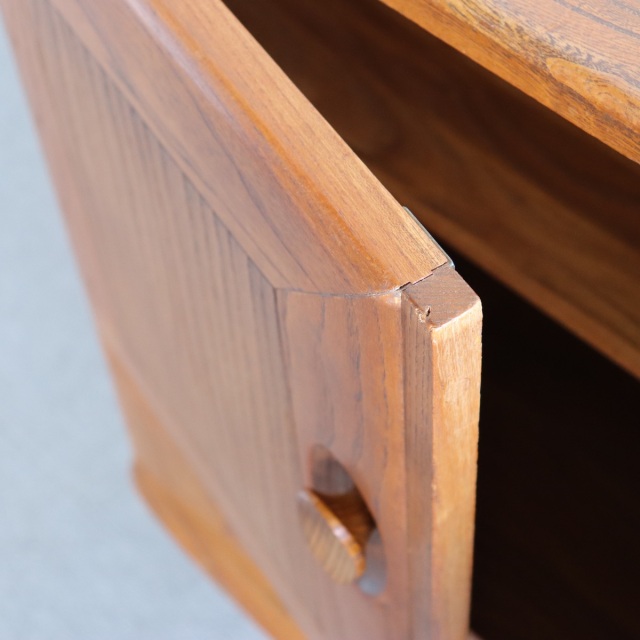 アーコールErcolのサイドボード