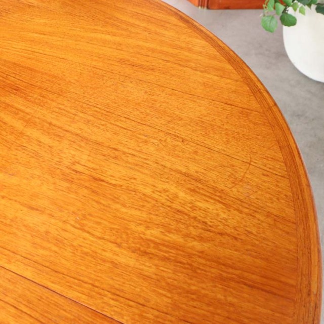 円形のダイニングテーブルで真ん中がエクステンションするタイプ、24060