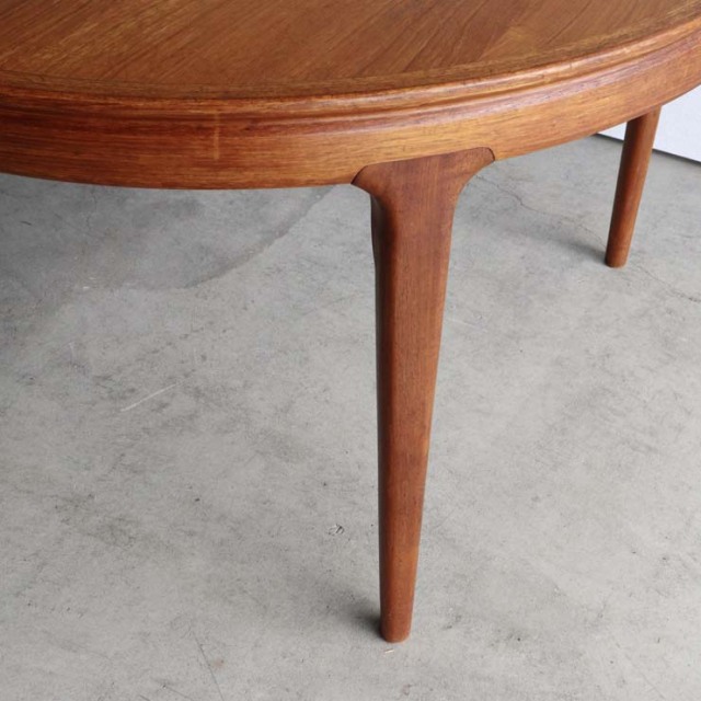 円形のダイニングテーブルで真ん中がエクステンションするタイプ、24060